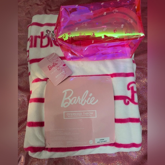 Barbie Bundle! Oversized throw and cosmetic bag! NWT! - Picture 8 of 14